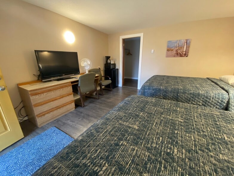 More Photos Of 126 Spruce St E, Ilwaco Hospitality For Sale