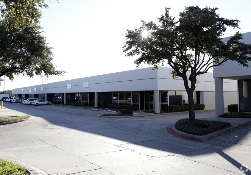 More Photos Of 12640 Northwest Hwy E, Dallas Flex For Lease