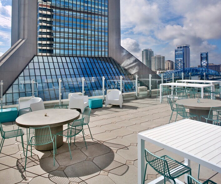 More Photos Of 100 W Bay St, Jacksonville Office For Lease