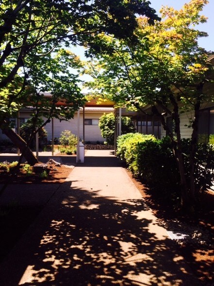 More Photos Of 17175 SW Tualatin Valley Hwy, Beaverton Medical For Lease