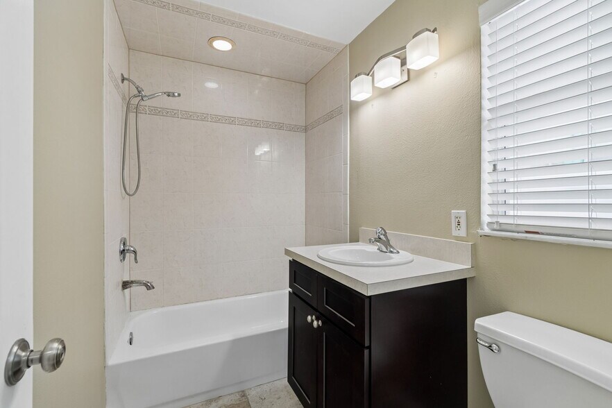 More Photos Of 2307 Bay Blvd, Indian Rocks Beach Apartments For Sale