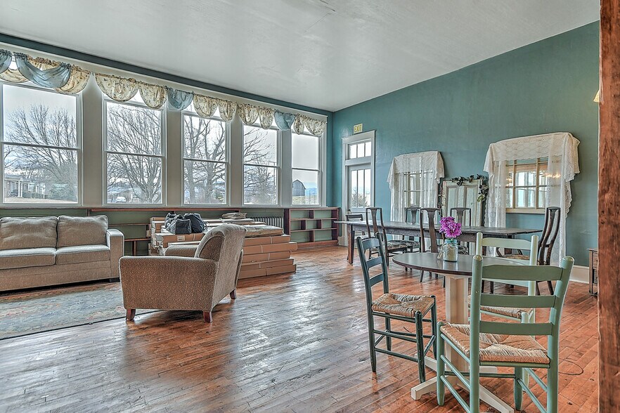 More Photos Of 19407 Bethel Rd, Abingdon Flex For Sale