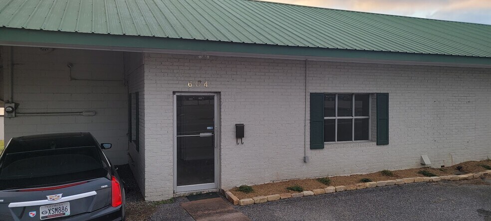 More Photos Of 604 Sheridan Ave, Dalton Warehouse For Lease