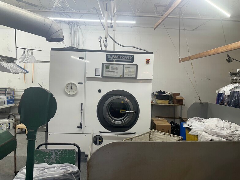 More Photos Of 1152 Court St, Clearwater Freestanding For Sale