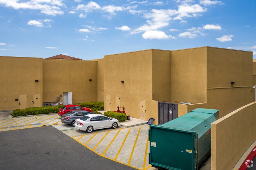 More Photos Of 5521-5715 Alton Pky, Irvine General Retail For Lease