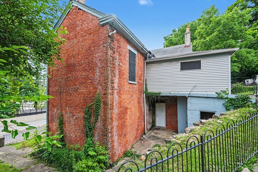 More Photos Of 831 Highway Ave, Covington Office For Sale