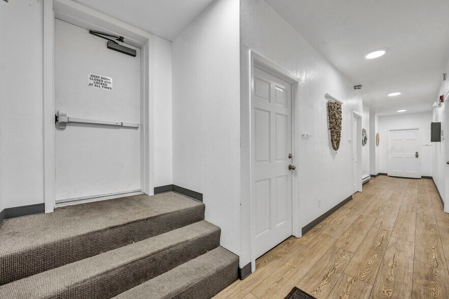 More Photos Of 904 W 7th St, Reno Office For Sale