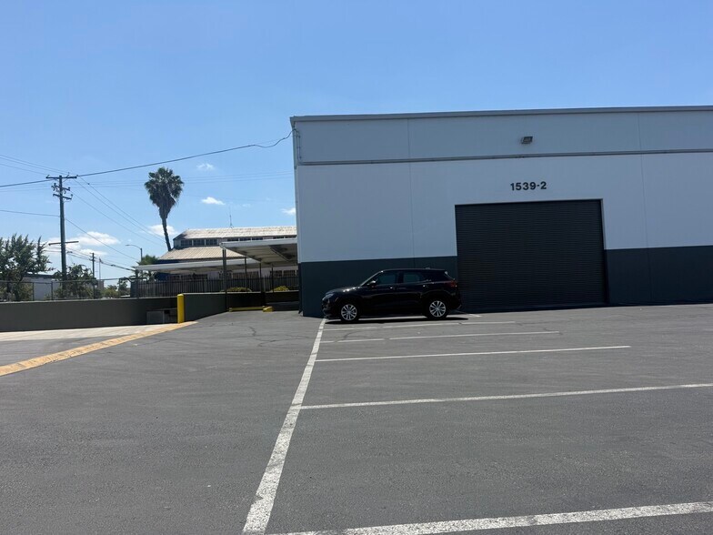 More Photos Of 1539-1553 Greenwood Ave, Montebello Warehouse For Lease