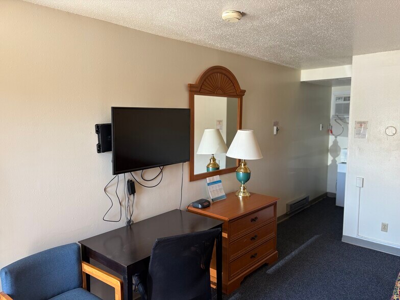 More Photos Of 100 5th St, Adair Hotel For Sale