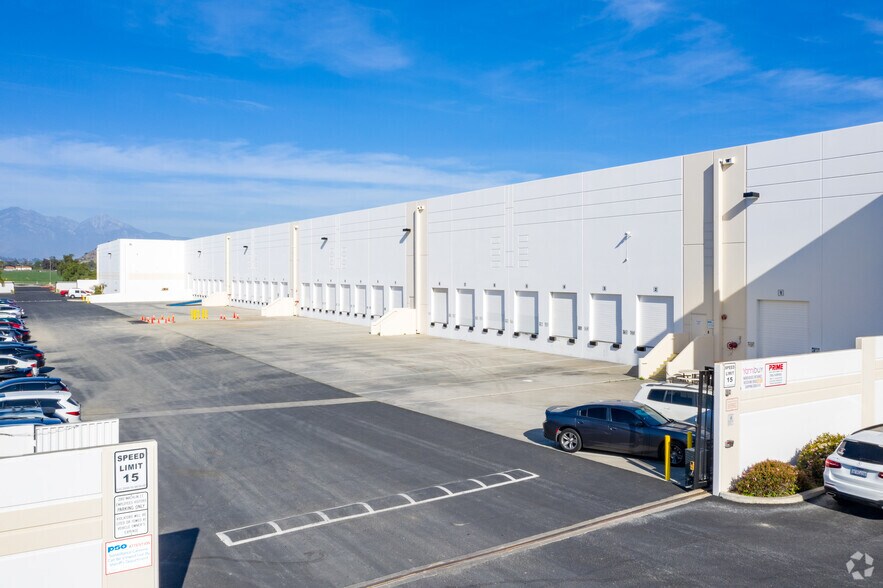 More Photos Of 280 Machlin Ct, City of Industry Warehouse For Lease