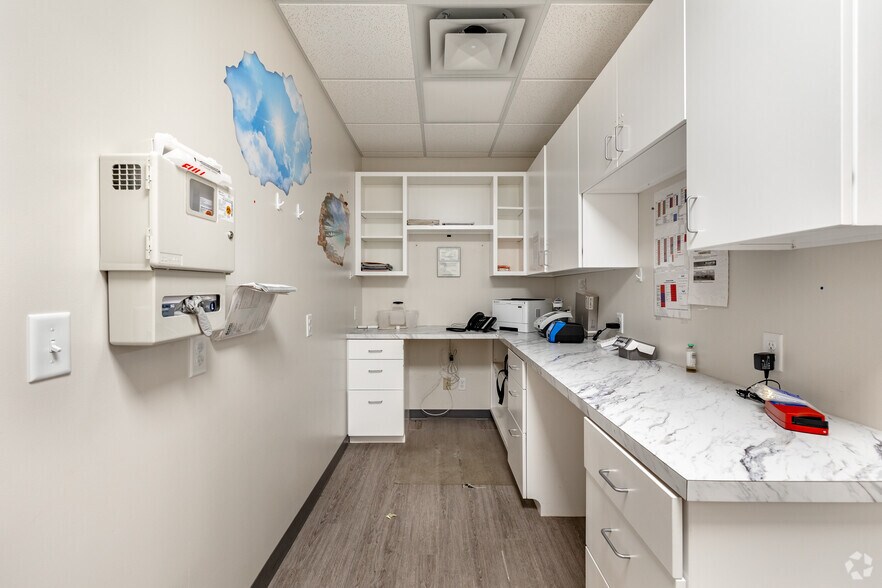 More Photos Of 108-114 S Main St, Hillsboro General Retail For Sale