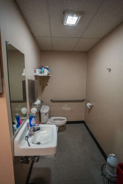 More Photos Of 418 Delaware Ave, Palmerton Storefront For Sale
