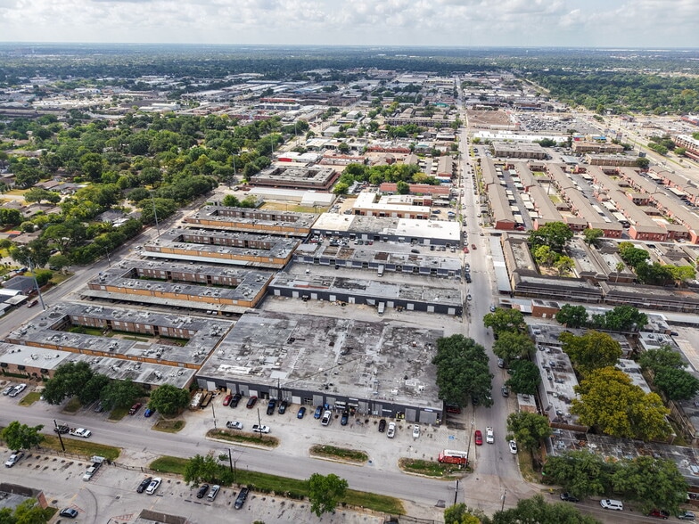 More Photos Of 6301-6335 Ashcroft Dr, Houston Showroom For Sale