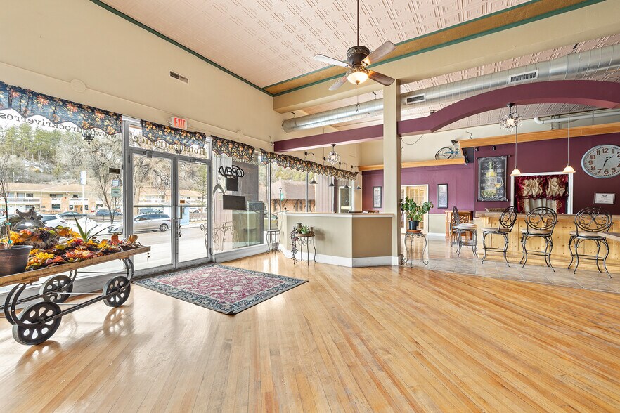 More Photos Of 603 N River St, Hot Springs Hotel For Lease