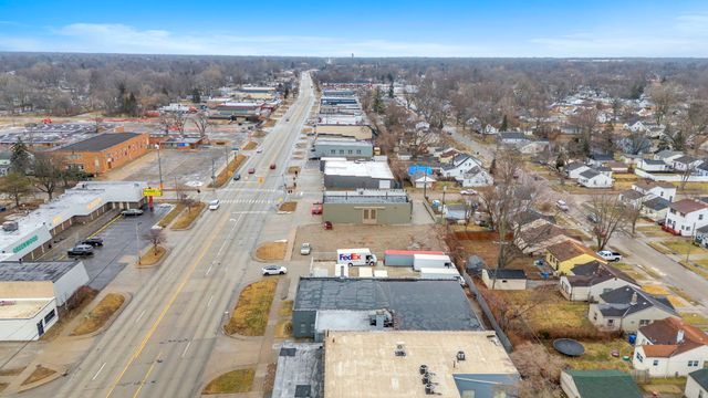 More Photos Of 13920 E 9 Mile Rd, Warren Warehouse For Lease