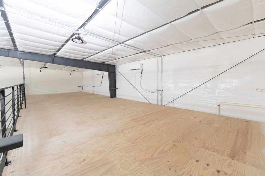 More Photos Of 11089 N US Highway 301, Oxford Light Manufacturing For Lease
