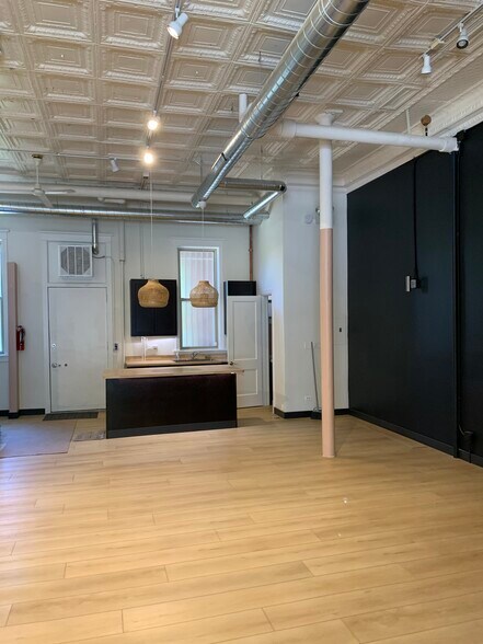 More Photos Of 6054-6056 N Broadway St, Chicago Storefront Retail Residential For Lease