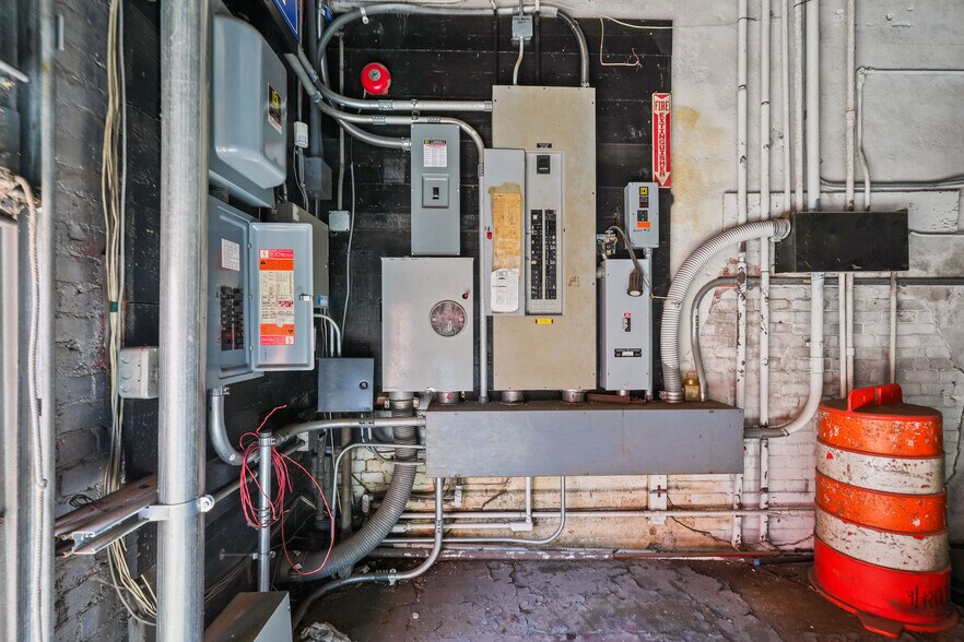 More Photos Of 431 Harris Ave, Providence Warehouse For Sale