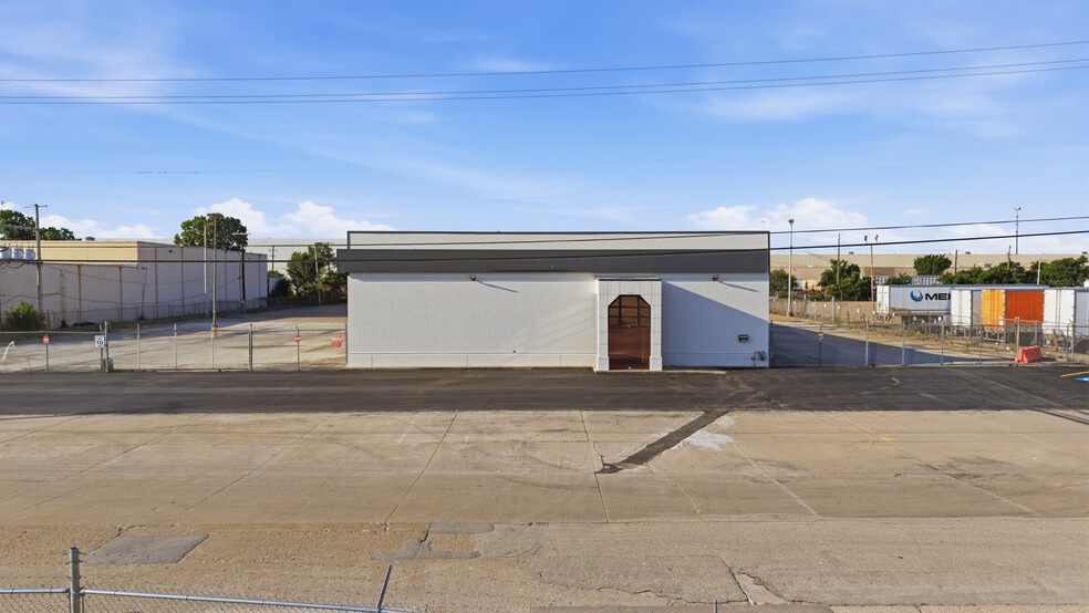 More Photos Of 2820 Oakland Ave, Garland Truck Terminal For Lease