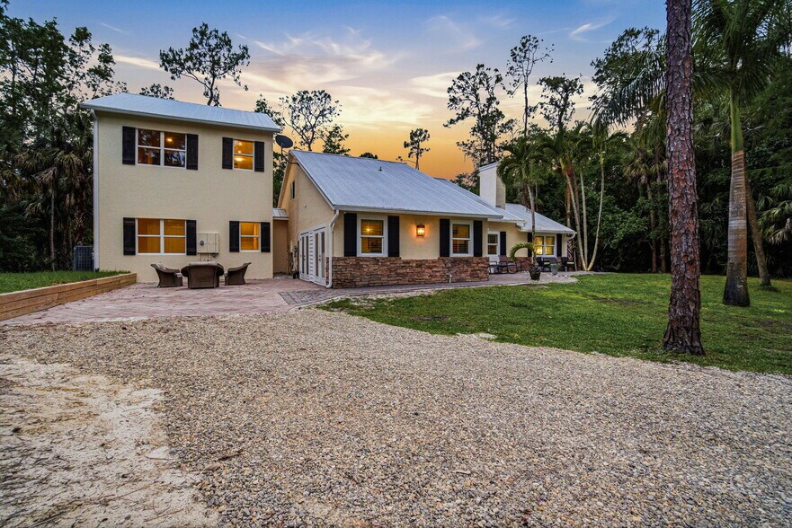 More Photos Of 4120 3rd Ave NW, Naples Apartments For Sale