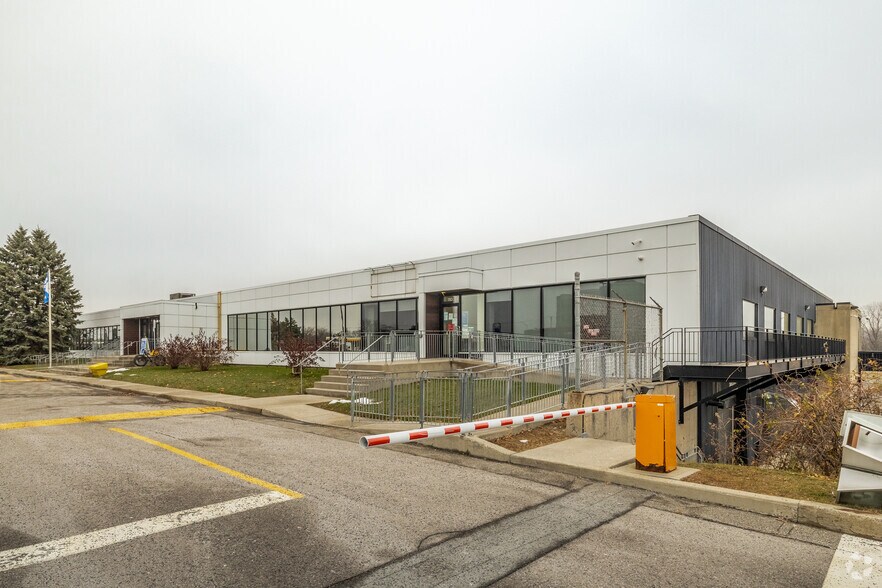 Primary Photo Of 1040 Boul Saint-Joseph, Gatineau Light Distribution For Lease