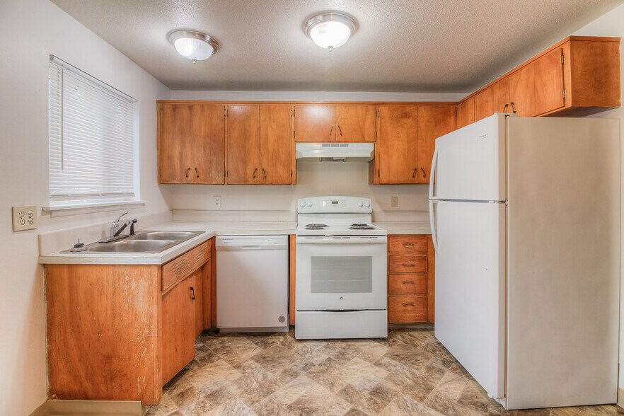 More Photos Of 8-10 S 11th Ave, Yakima Apartments For Sale