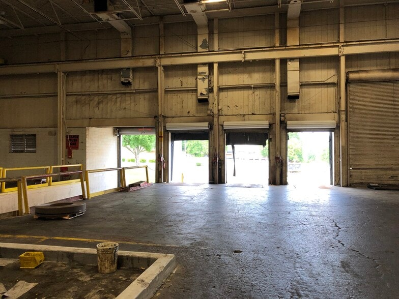 More Photos Of 325 Industrial Ave, Morristown Manufacturing For Lease