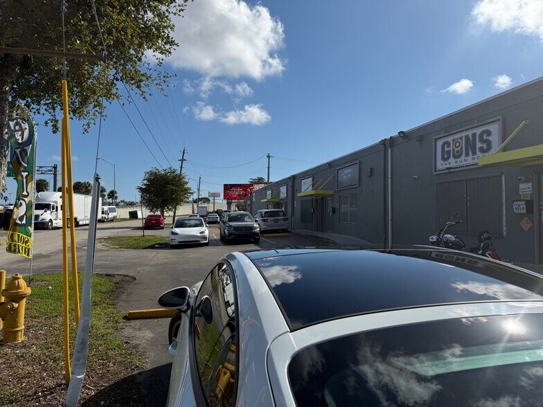 More Photos Of 1600-1622 NE 205th Ter, Miami Unknown For Lease