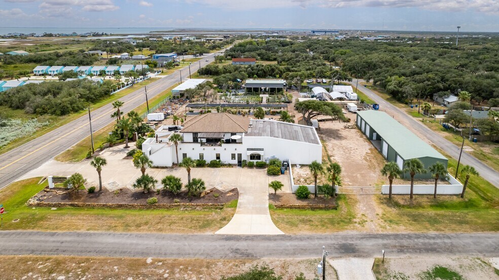 More Photos Of 1703 Highway 35 S, Rockport Office Residential For Lease