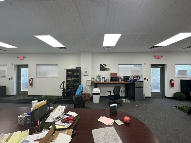 More Photos Of 6618-6628 26th Ct E, Sarasota Warehouse For Lease