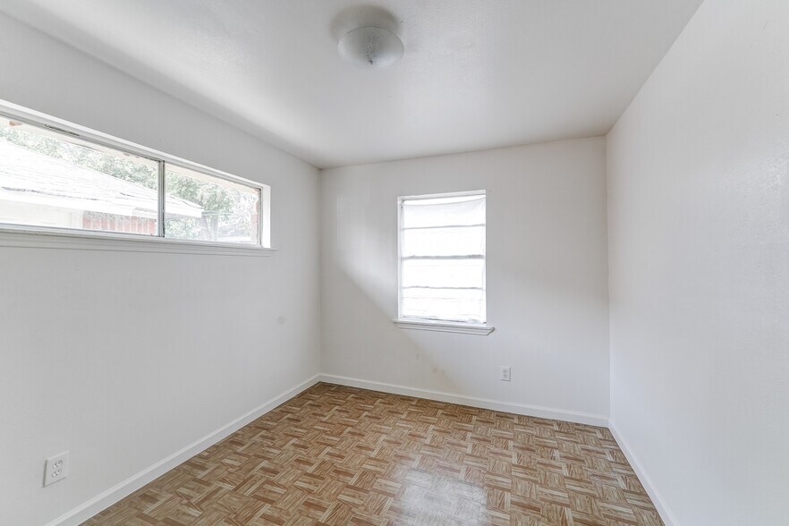 More Photos Of 2101 Hutton St, Houston Apartments For Sale