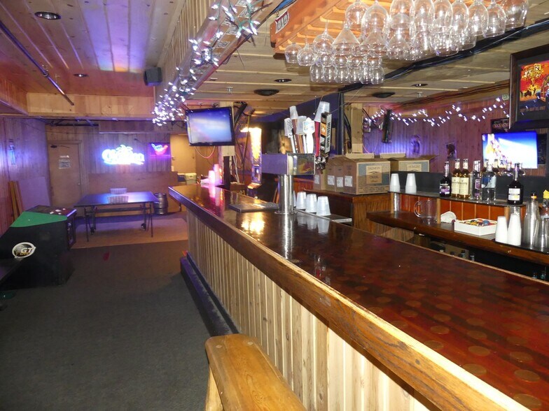 More Photos Of 304 E Lake St, McCall Bar For Sale