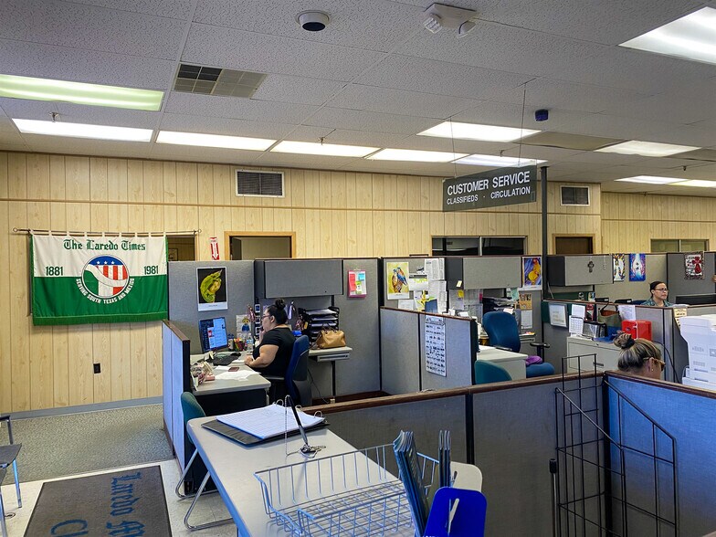 More Photos Of 111 Esperanza Dr, Laredo Medical For Sale