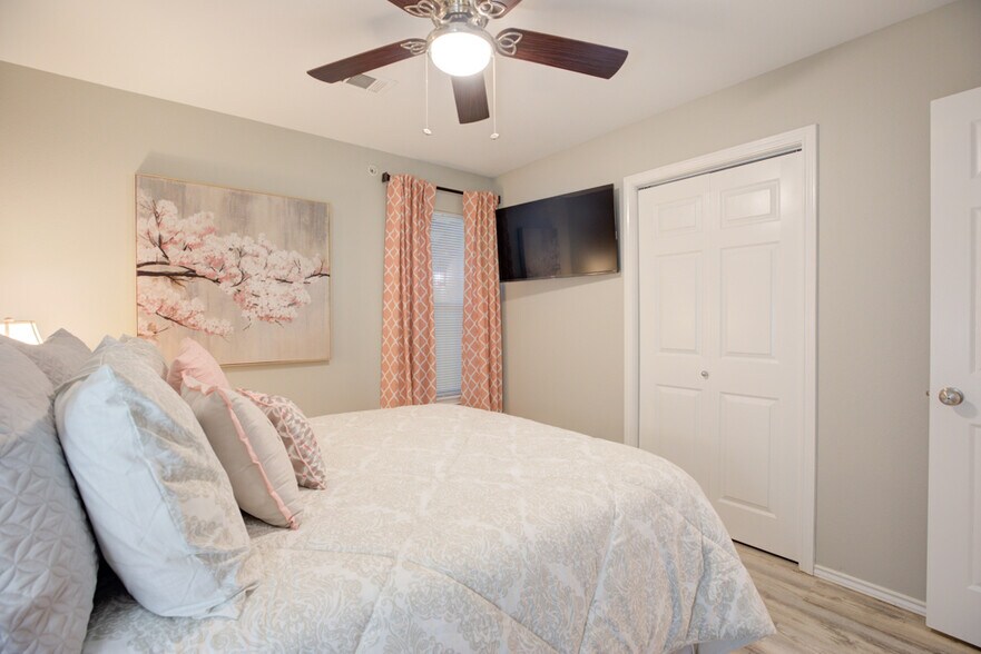 More Photos Of 740 E Mather St, New Braunfels Apartments For Sale