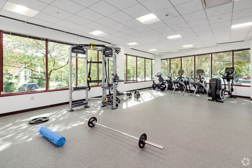 More Photos Of 381 Elden St, Herndon Office For Lease