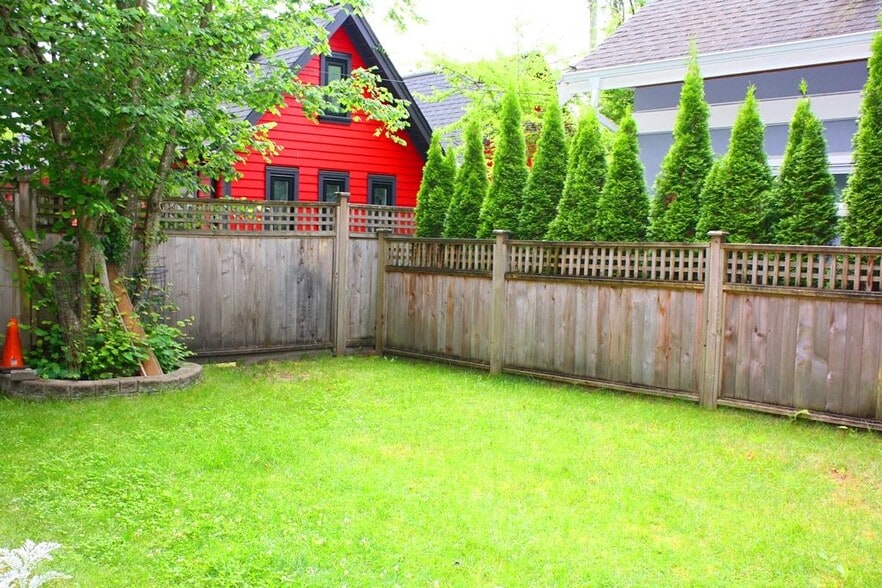 More Photos Of 3346 10th Av W, Vancouver Apartments For Sale