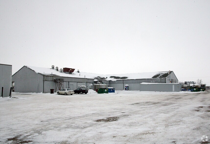 More Photos Of 1151-1181 W Randall St, Coopersville General Retail For Lease
