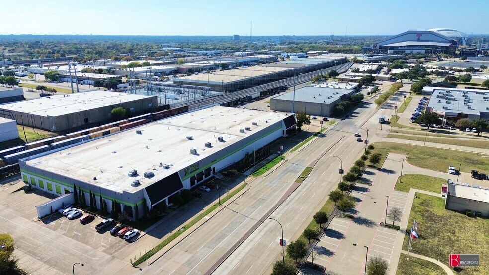 More Photos Of 2200-2202 E Randol Mill Rd, Arlington Warehouse For Lease