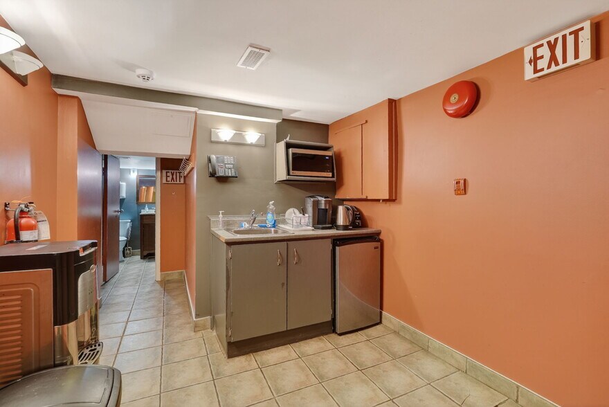 More Photos Of 464 Somerset St W, Ottawa Office For Sale