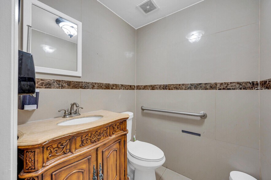 More Photos Of 4768-4772 NW 167th St, Miami Lakes Storefront Retail Office For Lease