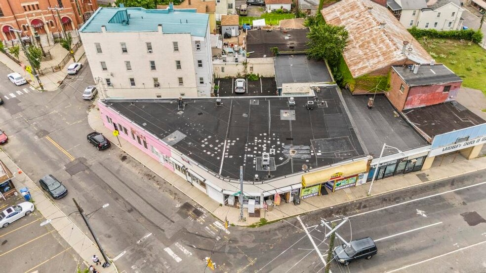 More Photos Of 868-872 Bank St, Waterbury Storefront Retail Residential For Sale