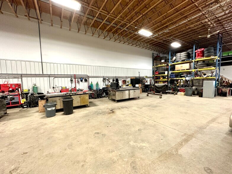 More Photos Of 4630 61 St, Red Deer Warehouse For Lease