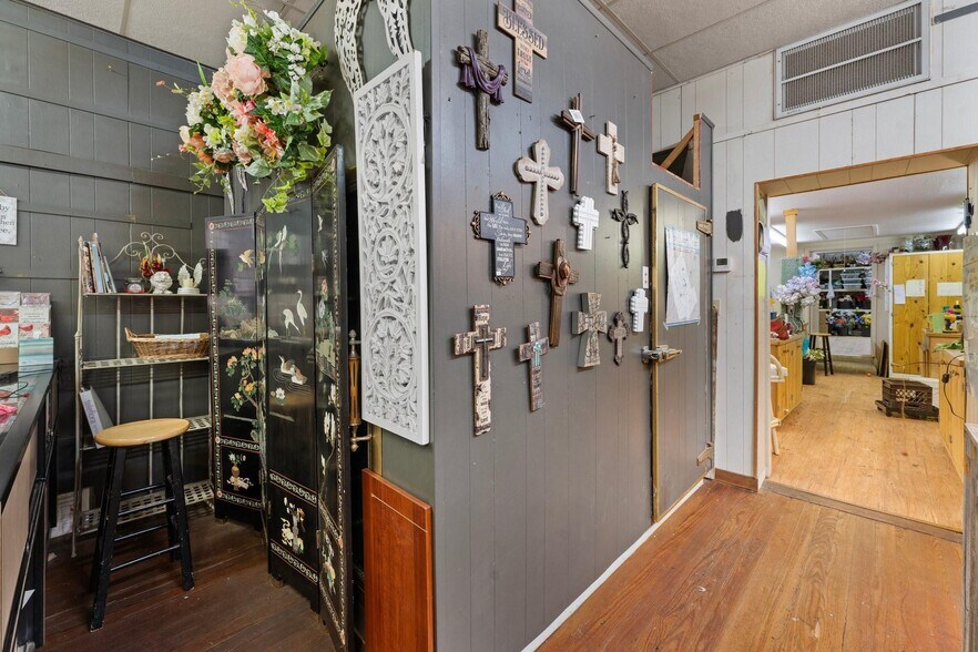 More Photos Of 133 N Texas St, De Leon Storefront For Sale