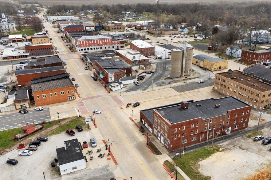 More Photos Of 612 W Gallatin St, Vandalia Apartments For Sale