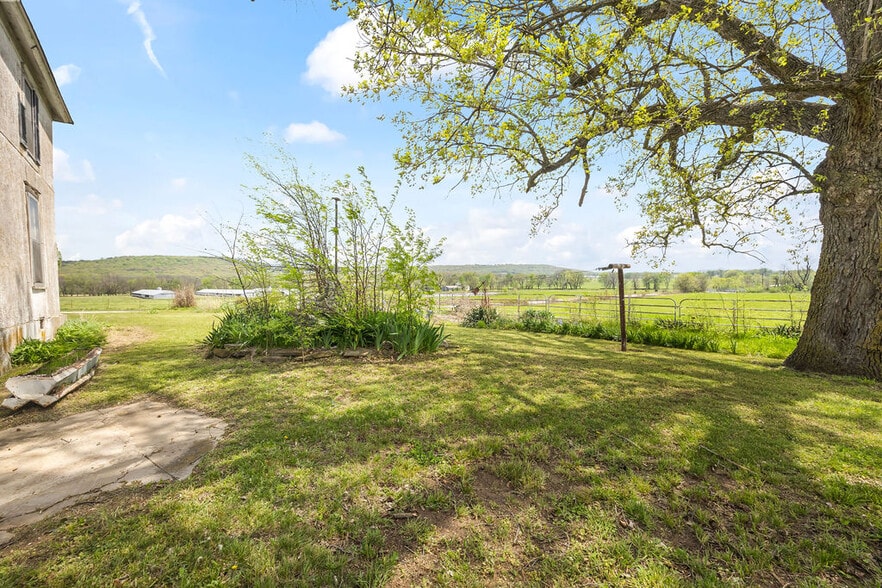 More Photos Of 10535 N Highway 59, Summers Land For Sale