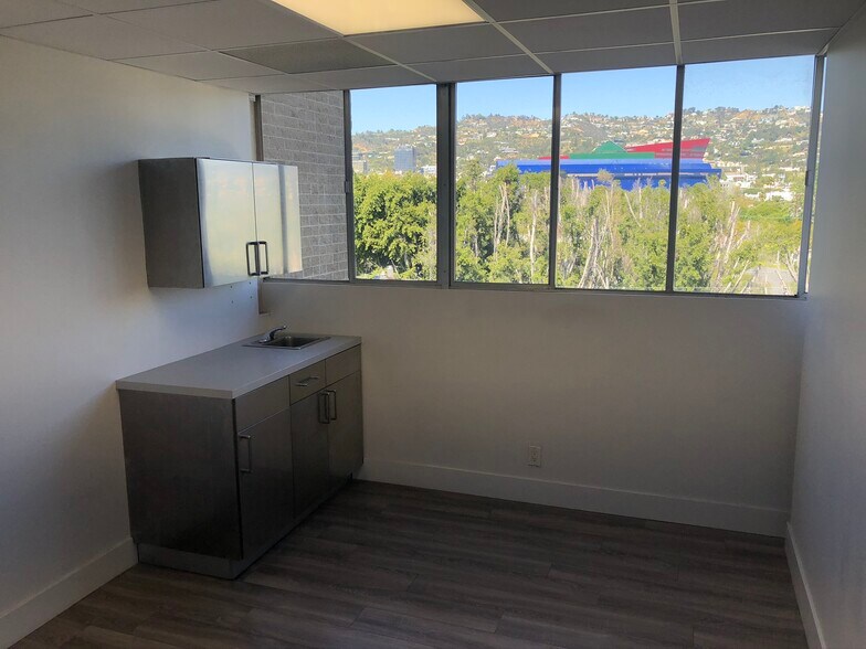 More Photos Of 8733 Beverly Blvd, Los Angeles Medical For Lease