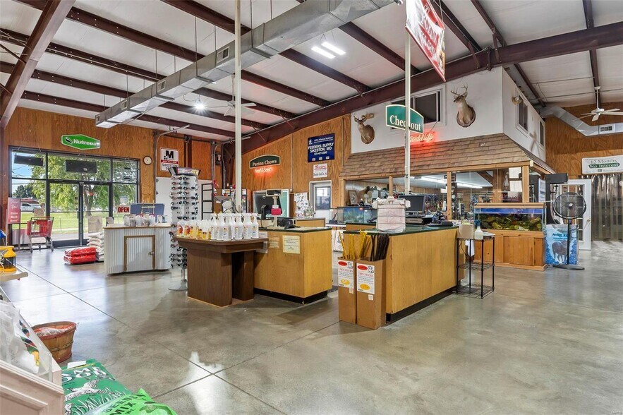 More Photos Of 1014 Linn St, Sikeston Freestanding For Sale