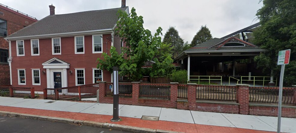 More Photos Of 109-111 Bank St, New London Restaurant For Lease