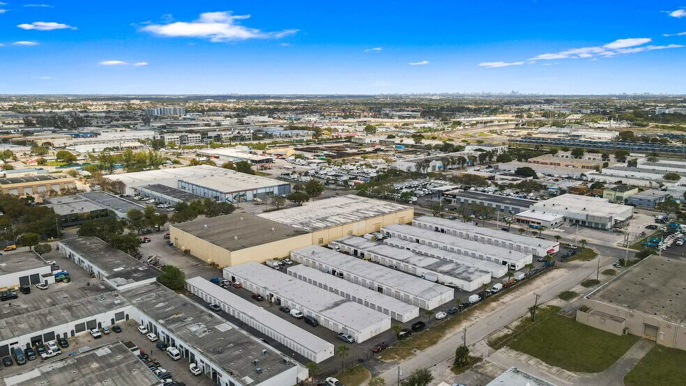 More Photos Of 7401 NW 68th St, Miami Self Storage For Lease