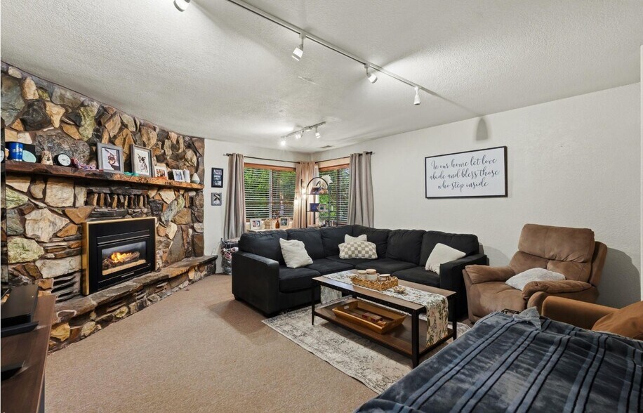 More Photos Of 135 McGhee Rd, Kootenai Flex For Sale